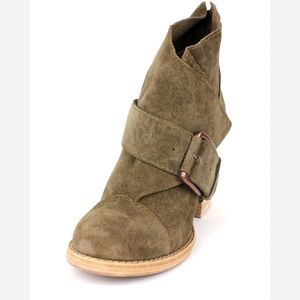 Joe’s jeans Grant big buckle suede heeled boot